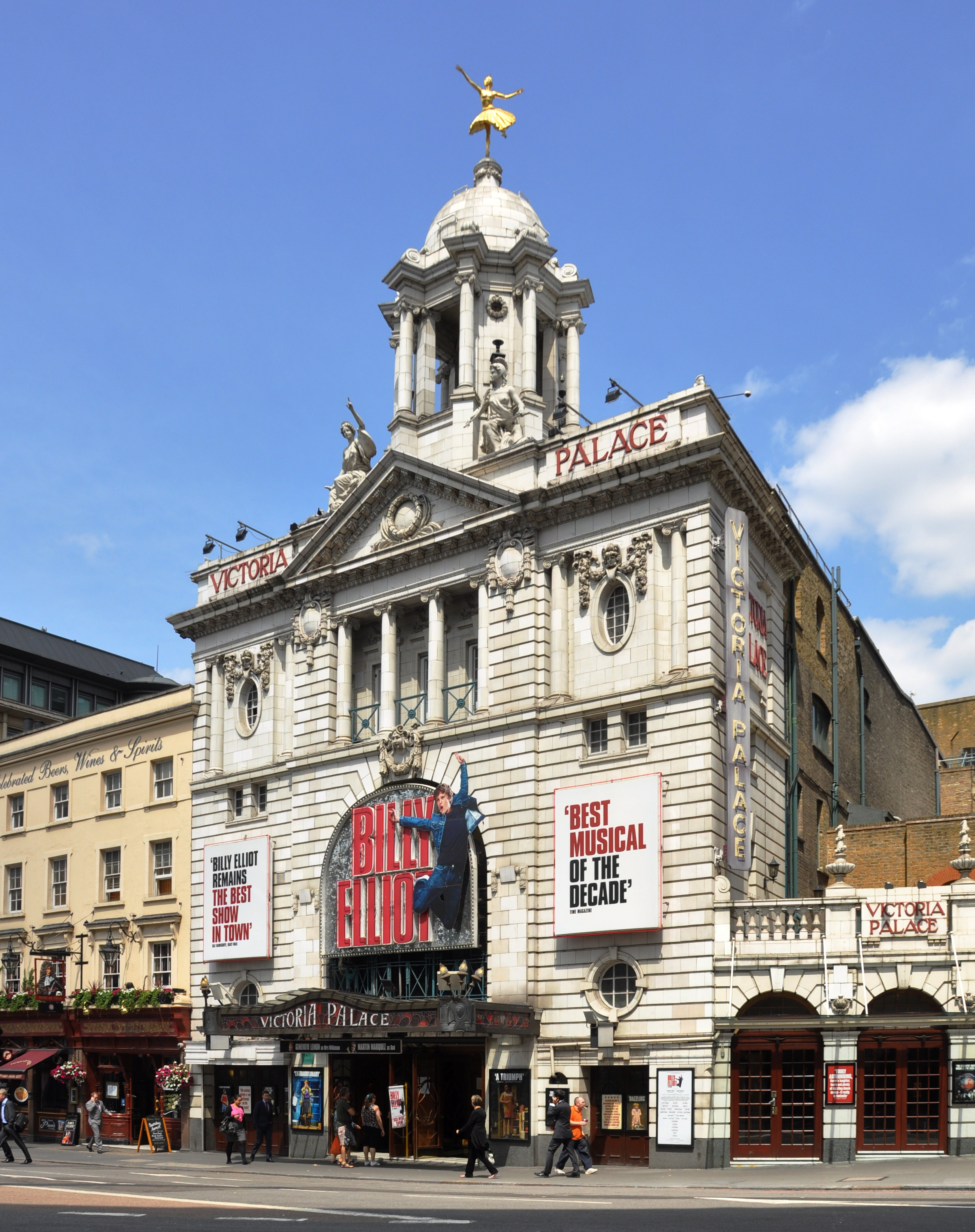 UK - London - Victoria Palace Theatre - Theatrecrafts.com