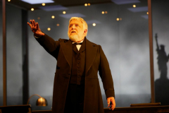 1._simon_russell_beale_in_the_lehman_trilogy_at_the_national_theatre._photo_by_mark_douet